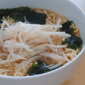 ワカメともやしの塩ラーメン